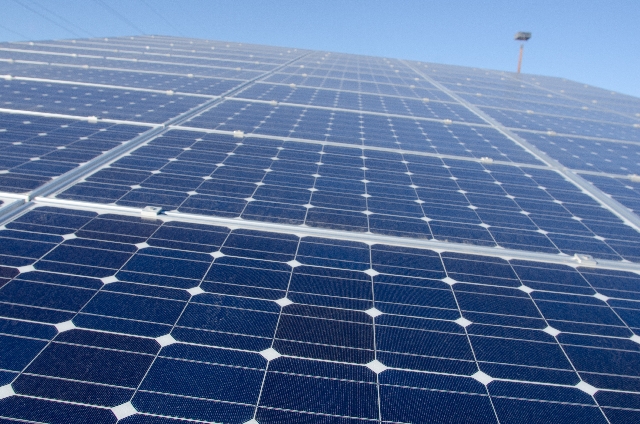 経済産業省の調達価格算定委員会が出した２７年度の太陽光発電システム価格