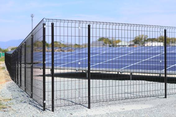 【高品質で安価】太陽光発電所向け20年耐久性フェンス
